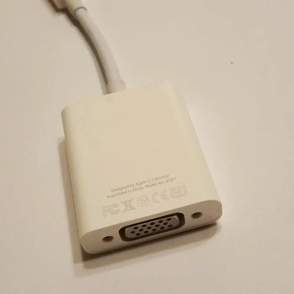 Apple Model A1307 Display Port Thunderbolt to VGA Adapter